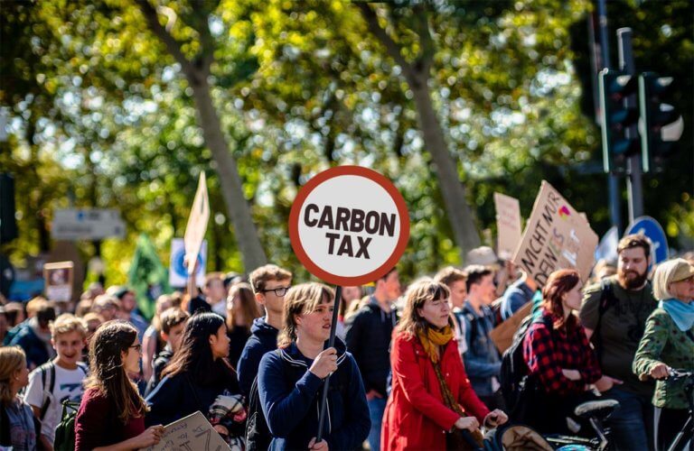 Precisamos tributar o carbono
