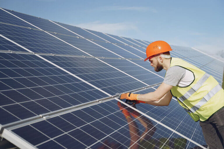 Eólica e solar são energias com crescimento histórico mais rápido